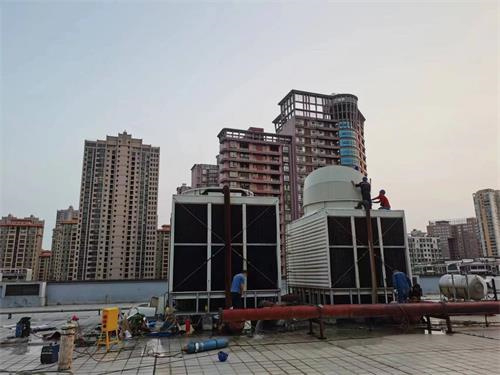 康明閉式冷卻塔與開式冷卻塔的區(qū)別？(康明冷卻塔公司官網(wǎng))